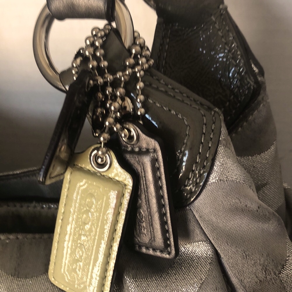 Coach Shoulder Bag. - Picture 3 of 12